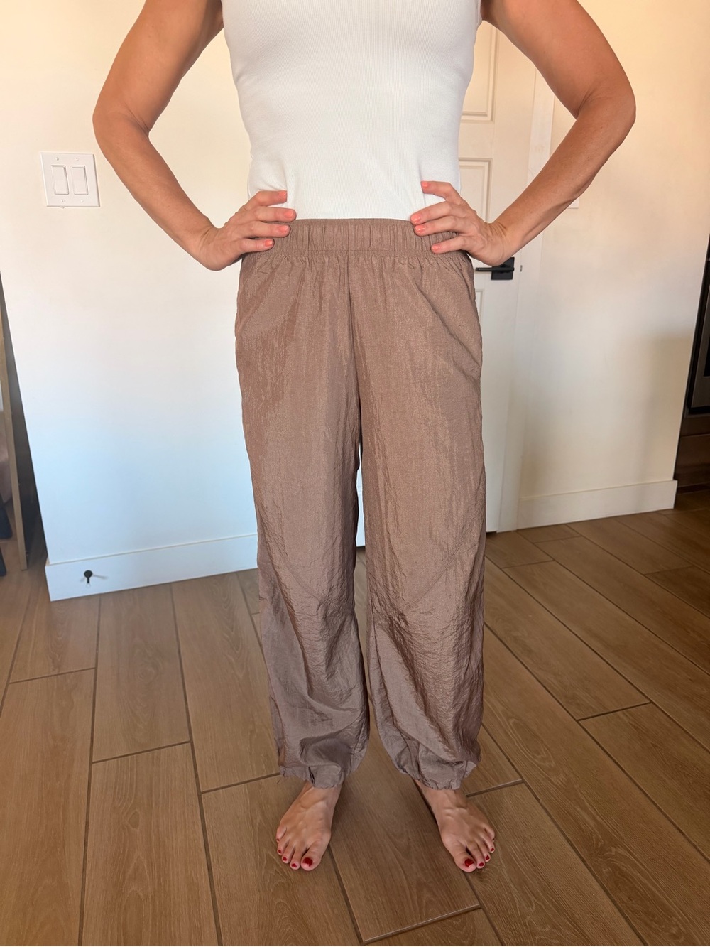 Women’s Athleta jogger style track pants Elastic Waist - Brown - Picture 3 of 3